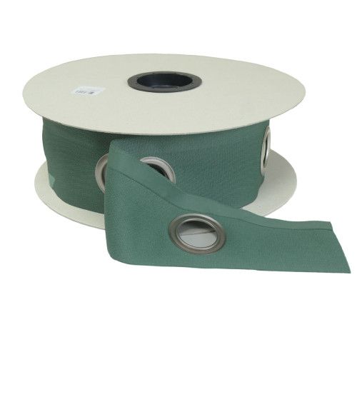 Une bande à œillets prêt à poser;
Il suffit de coudre la bande sur votre tissu