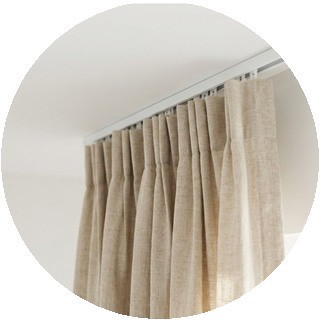 Rails pour fixation au plafond ou au mur
